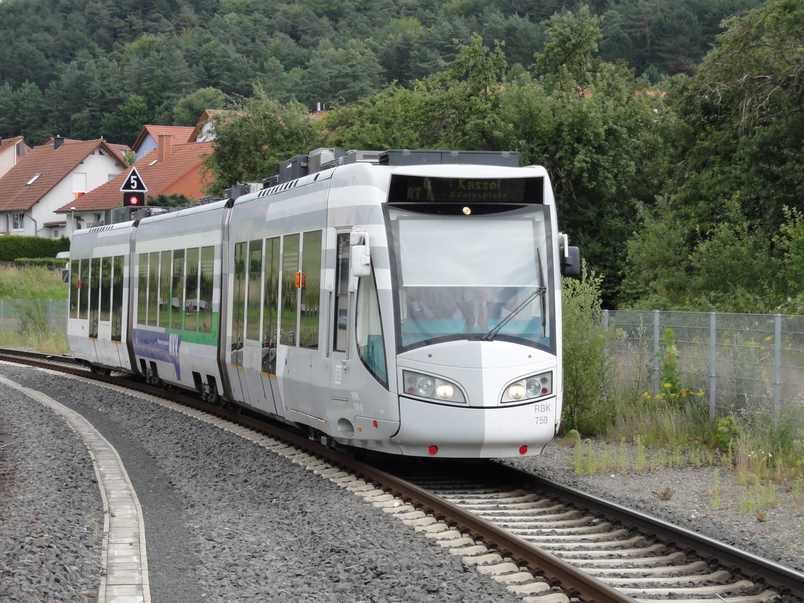 "RBK 755 tram-train approaching Wolfhagen" by Eastpath
